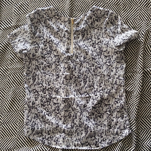 Black and white silky blouse - Picture 2 of 2